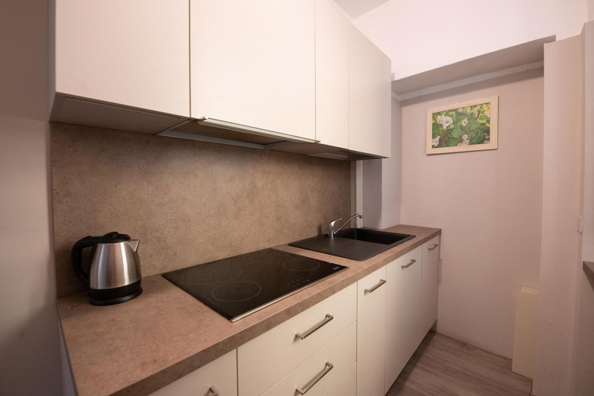 Alessi Appartamenti Desenzano del Garda Zewnętrze zdjęcie