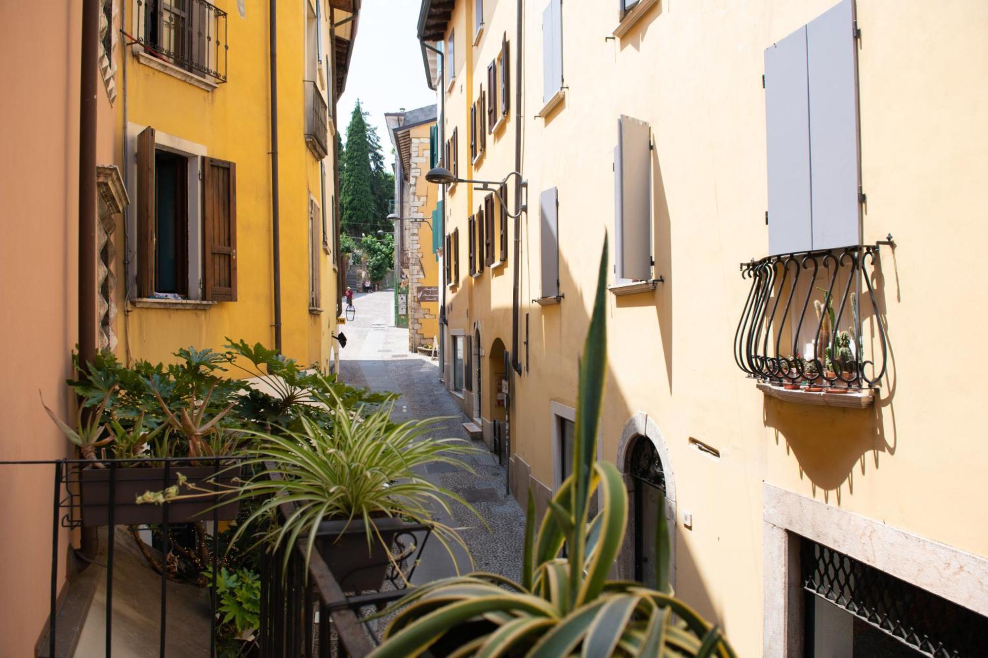 Alessi Appartamenti Desenzano del Garda Zewnętrze zdjęcie